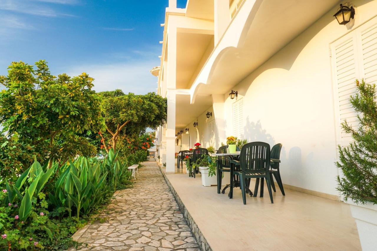 Cubaneros Holiday Inn Λαγανάς Εξωτερικό φωτογραφία