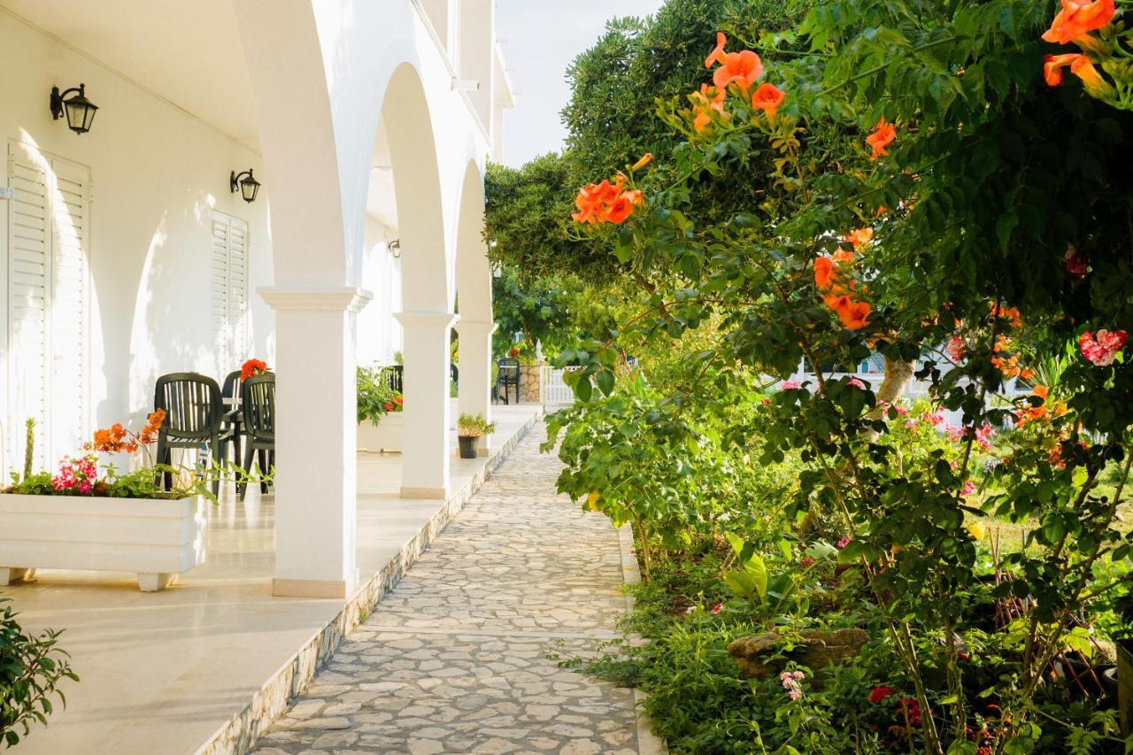 Cubaneros Holiday Inn Λαγανάς Εξωτερικό φωτογραφία